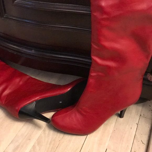 Red boots - Picture 3 of 6
