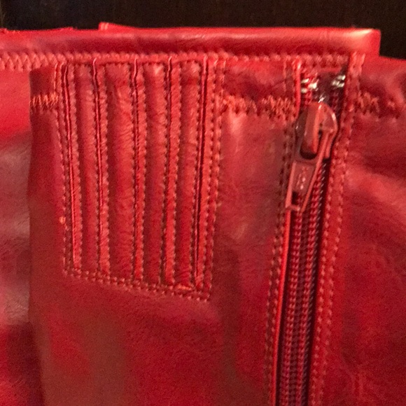 Red boots - Picture 5 of 6