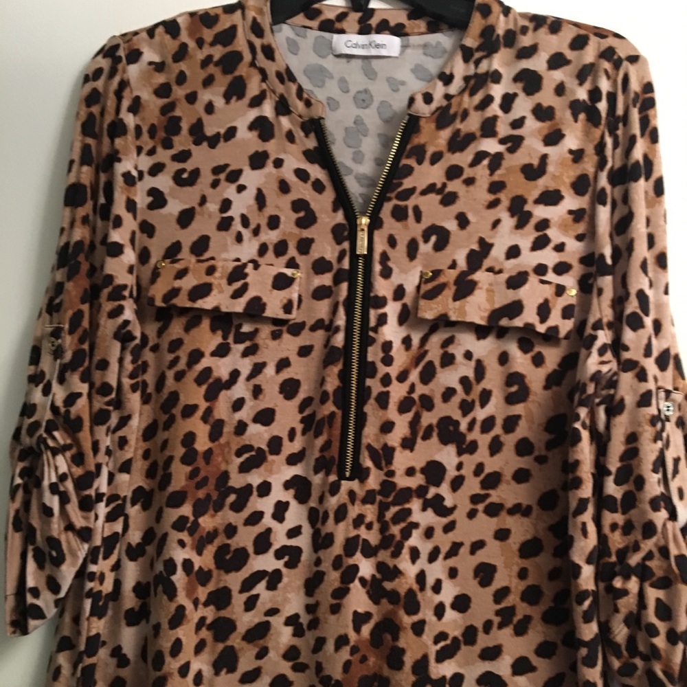 Adorable leopard print top with 3/4 sleeves