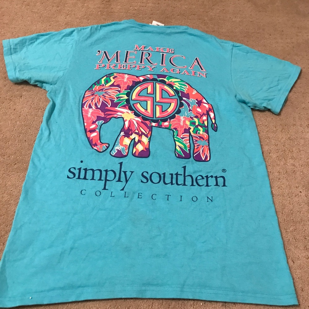 SIMPLY southern tshirt, size small