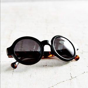 NWT Black Round Sunglasses