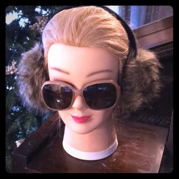 Earmuffs - Picture 1 of 3