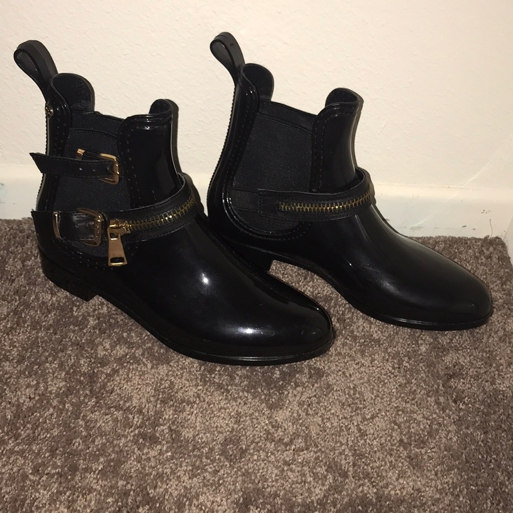 NEVER WORN Black Rubber Rain Booties.
