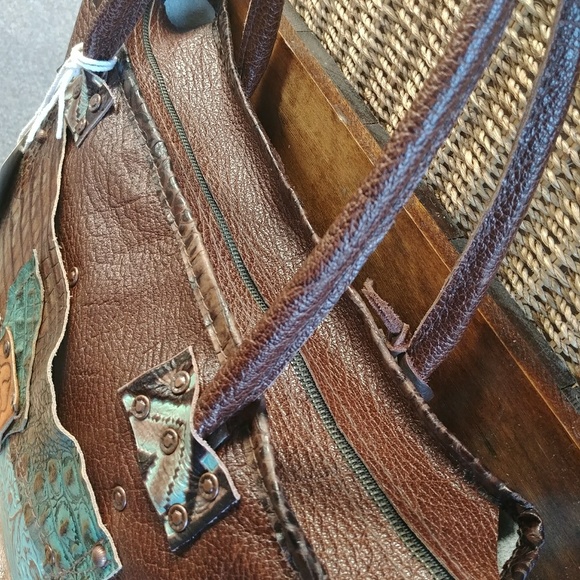 Handcrafted LEATHER TOTE BY WHITE BUFFALO CREATION - Picture 3 of 6