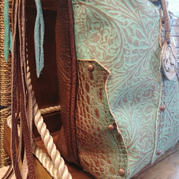 Handcrafted LEATHER TOTE BY WHITE BUFFALO CREATION - Picture 5 of 6