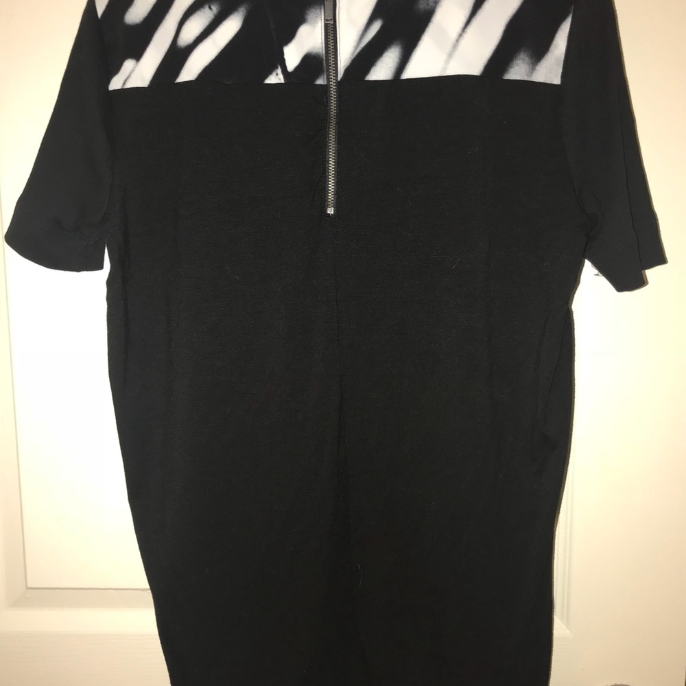 Calvin Klein T-shirt size small