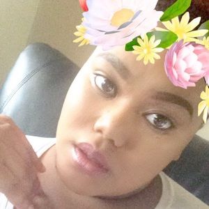 Meet your Posher, Courtney