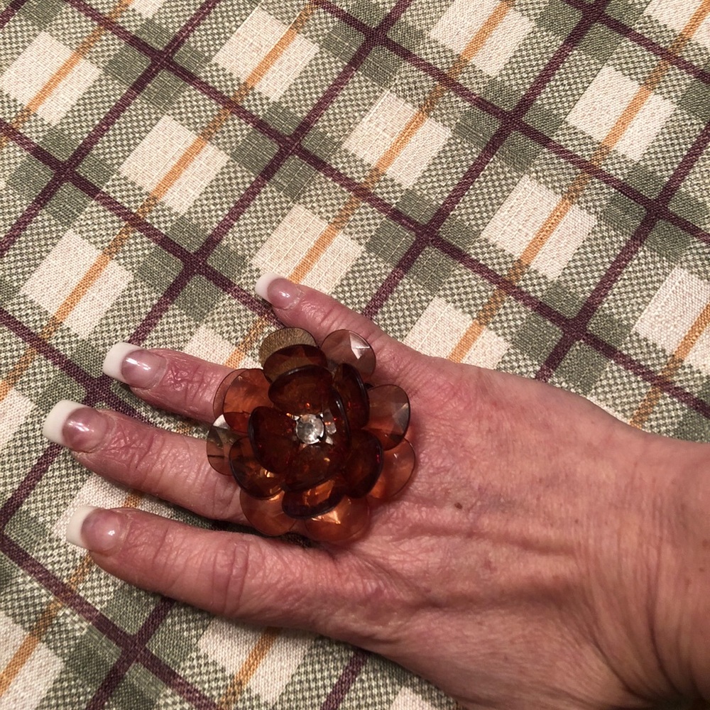 Pretty brown flower ring