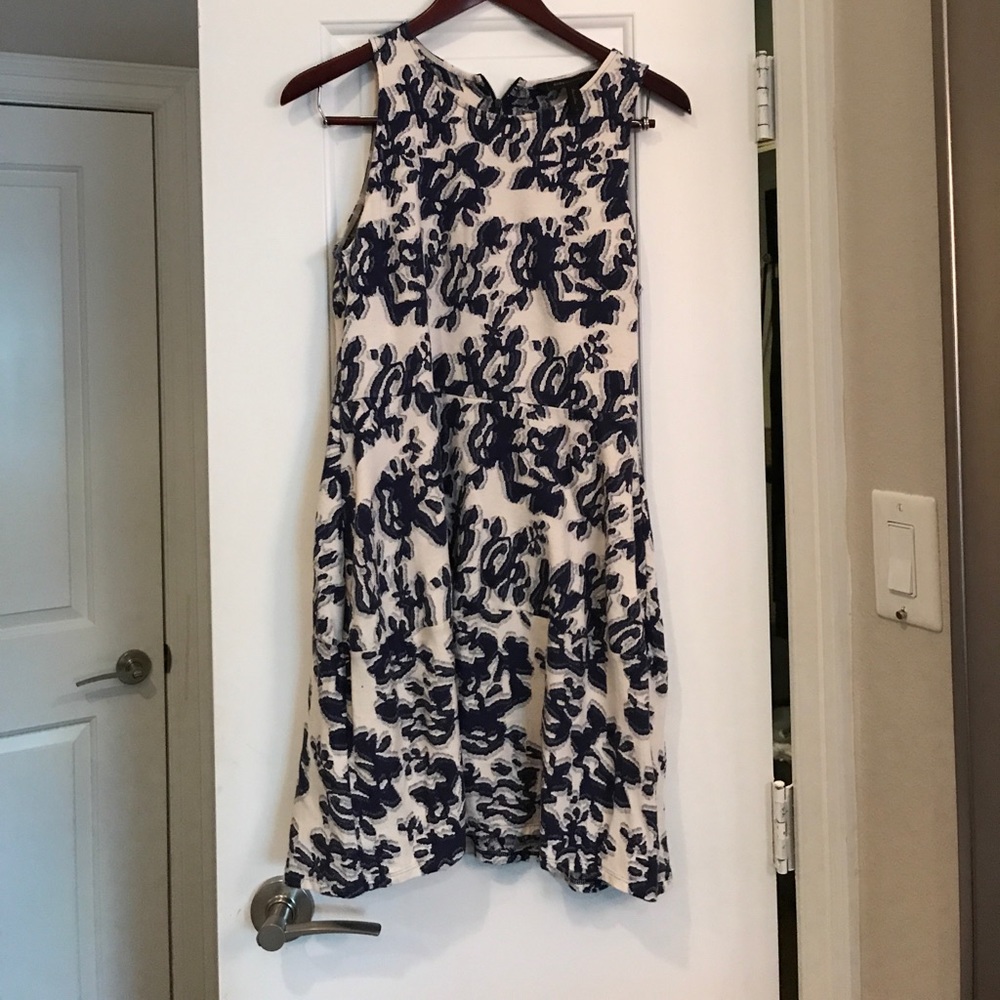 Bcbg comfy cut side medium