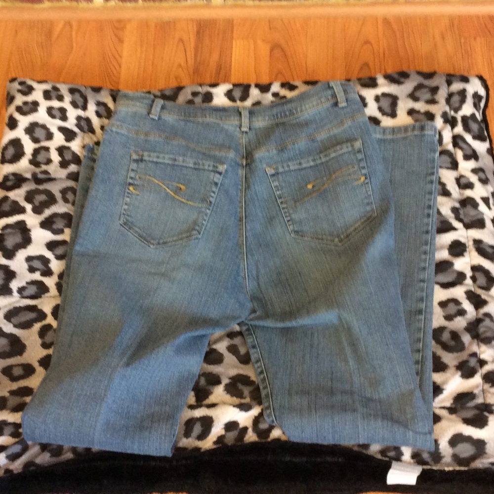 Jean - Picture 2 of 2