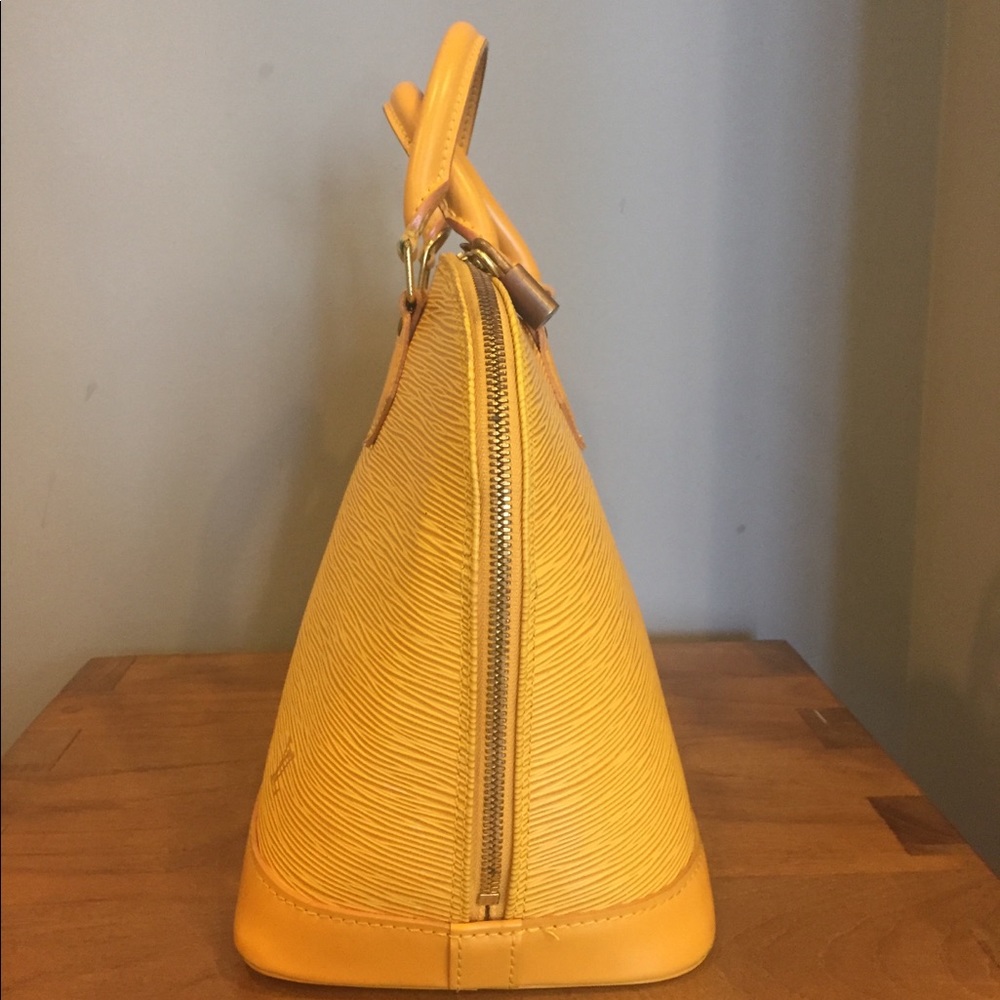 SOLD*Authentic Louis Vuitton yellow alma handbag - Picture 3 of 8