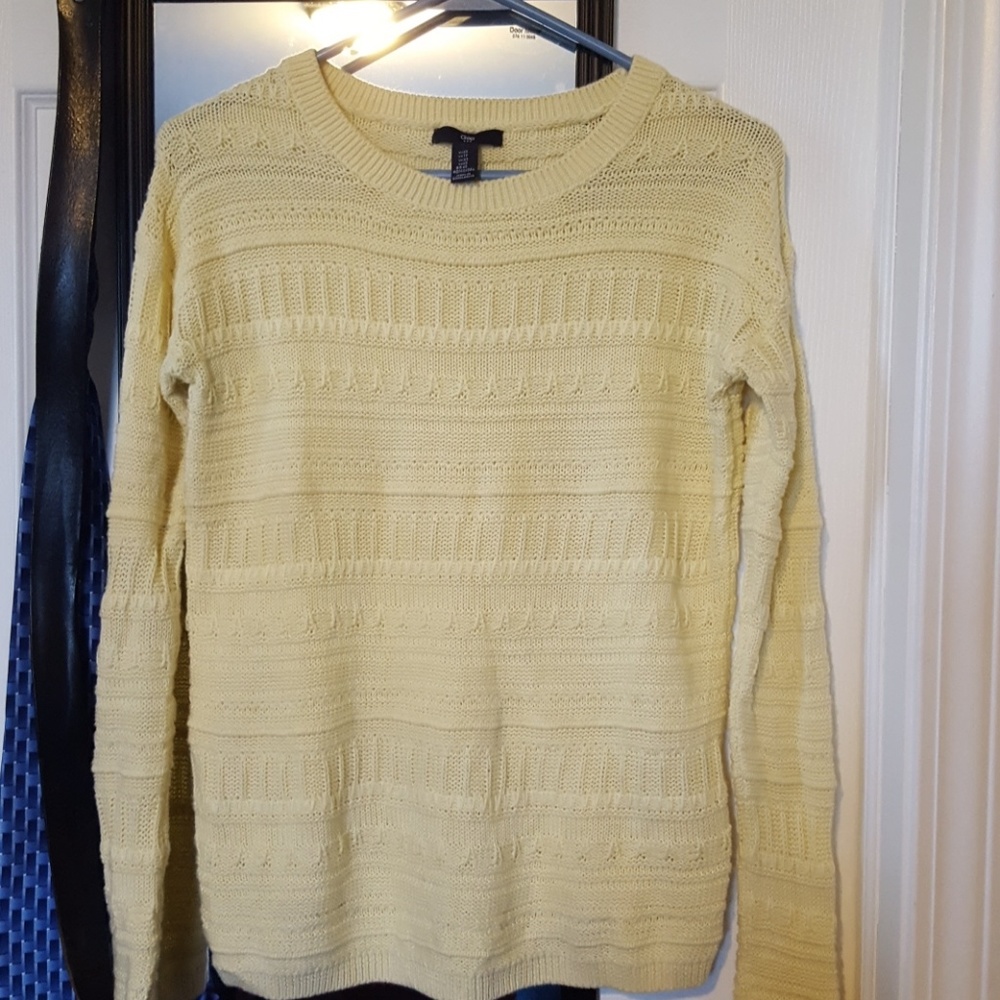 Gap sweater