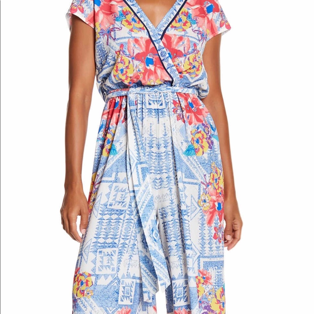 SIZE LARGE FLYING TOMATO FLORAL NWT JUMPSUIT