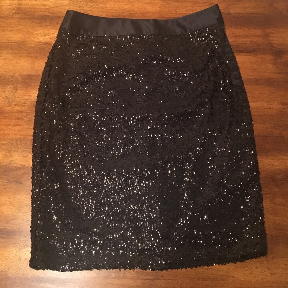 The Limited sparkly sequin holiday pencil skirt; GREAT for holiday parties!