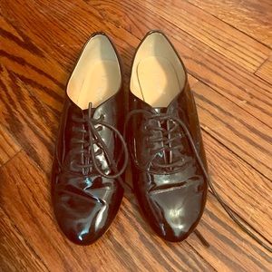Black patent leather lace shoes