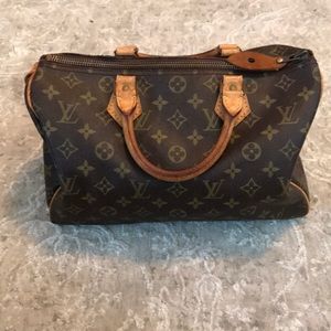 Authentic Louis Vuitton Speedy 30 monogram satchel