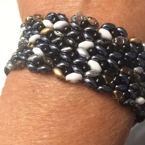 PRETTY BEADED BRACELET