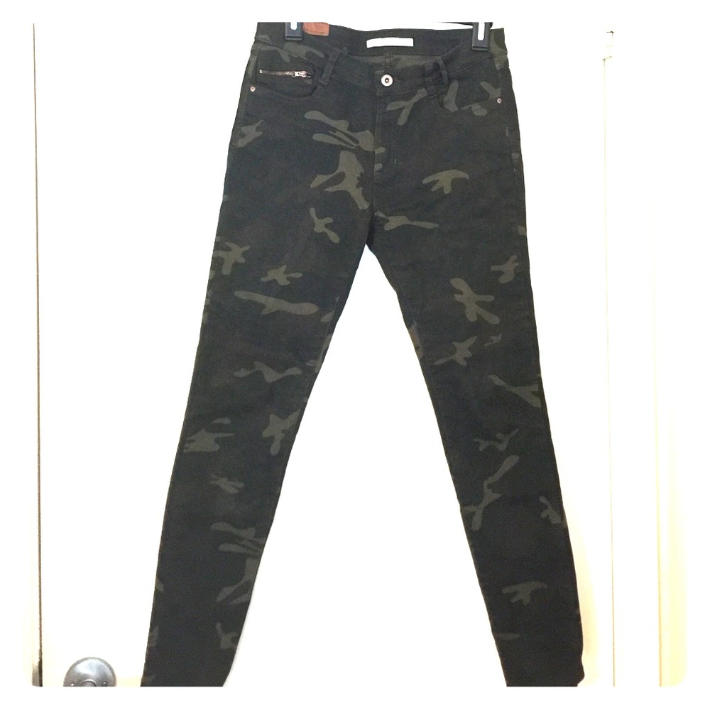 Zara dark green camo elastic jeans