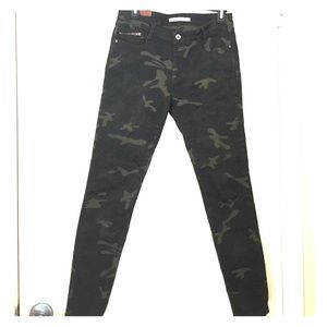 Zara dark green camo elastic jeans