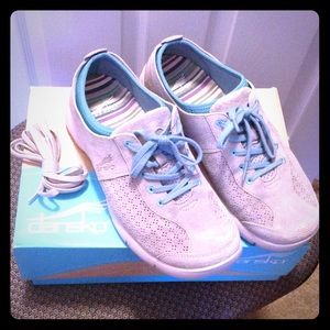 Womens Dansko tennis shoes size 40 (9.5 - 10)