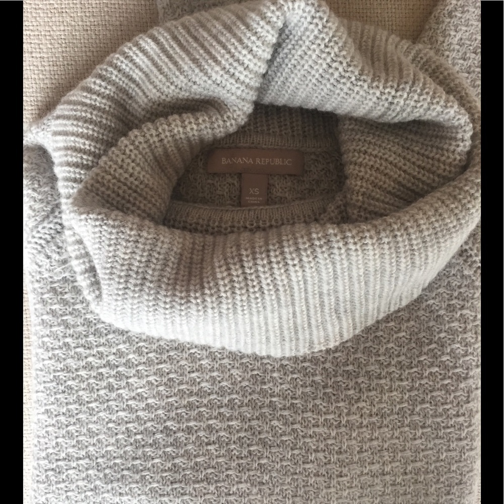 Moving, everything goes! BR wool blend turtleneck