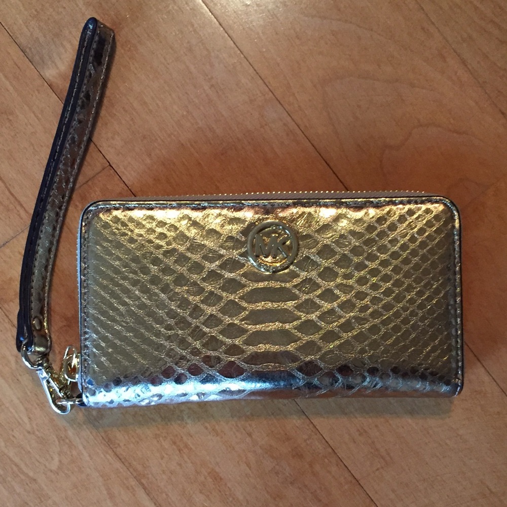 Michael Kors zip wristlet wallet