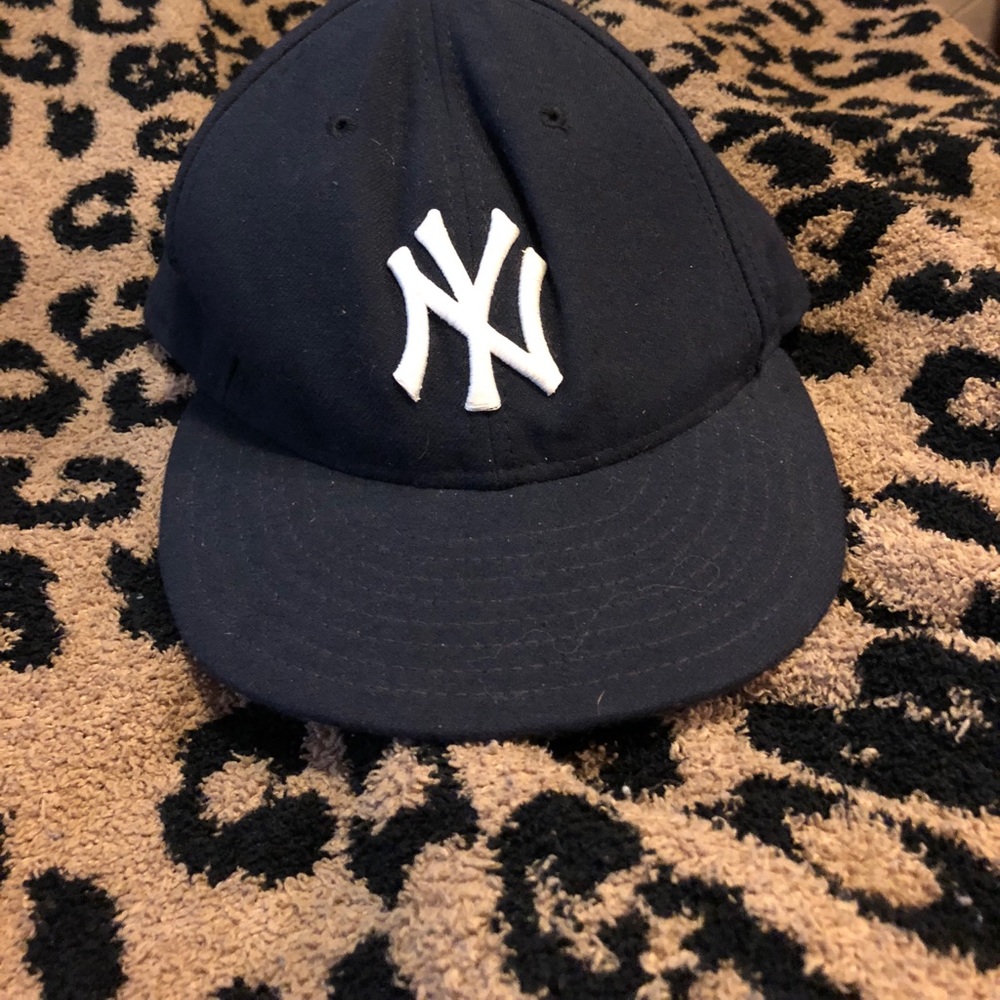 New Era 7 1/2 NY Yankees Hat EUC New York