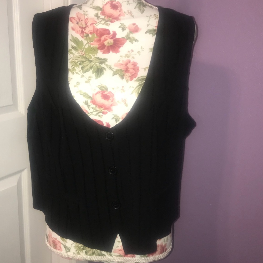 A black vest!