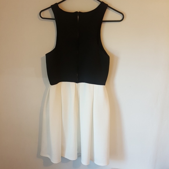 Dress - Picture 3 of 5