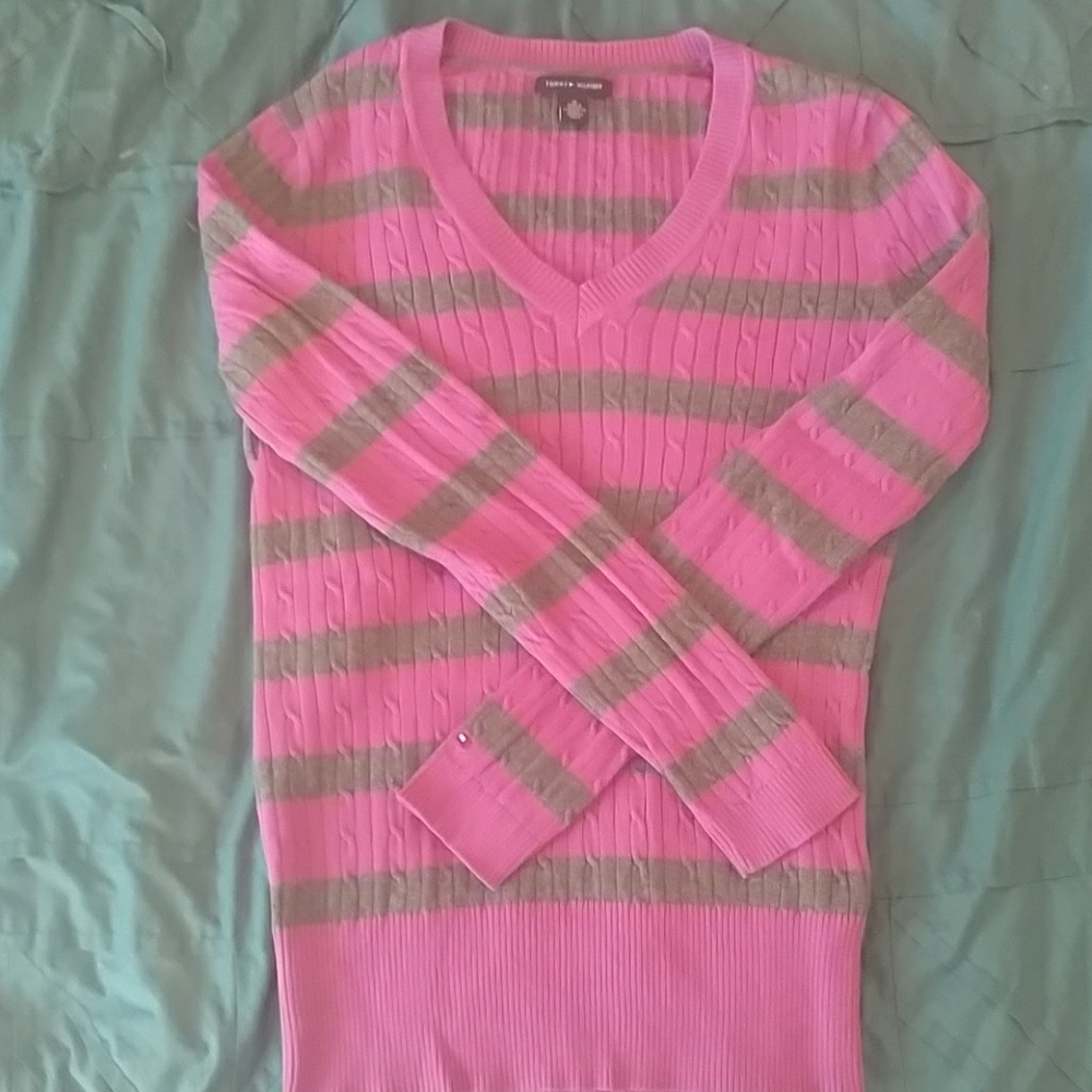 Tommy Hilfiger sweater. Size Medium