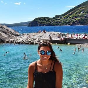 Meet your Posher, Nina