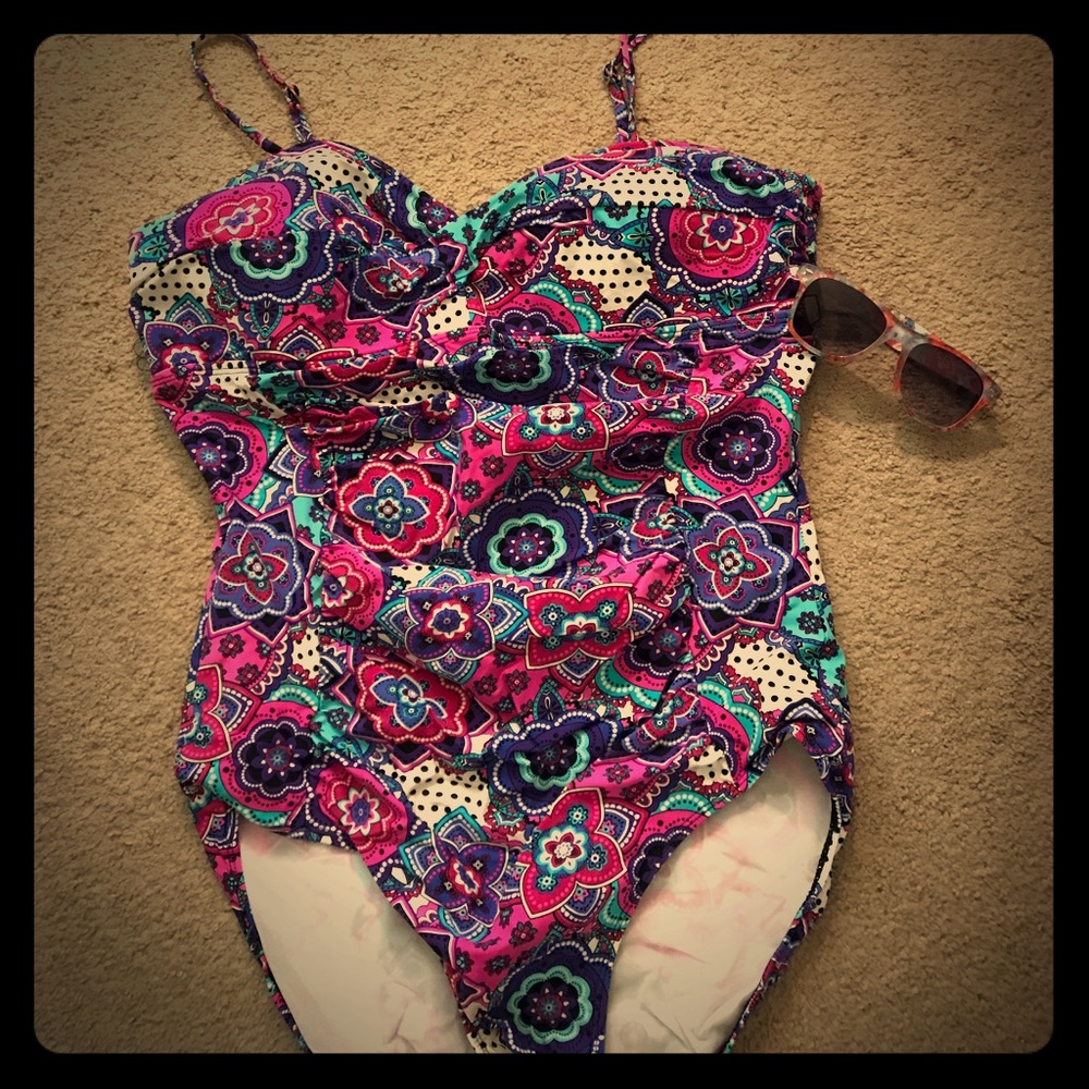 Ladies full coverage one piece swimsuit