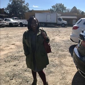 Meet your Posher, Leslie