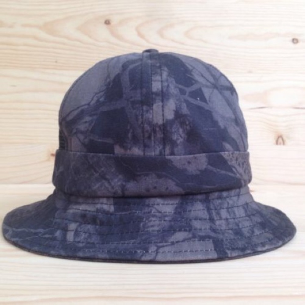 SUPREME BUCKET HAT