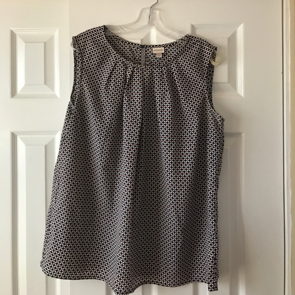 Ladies sleeveless blouse