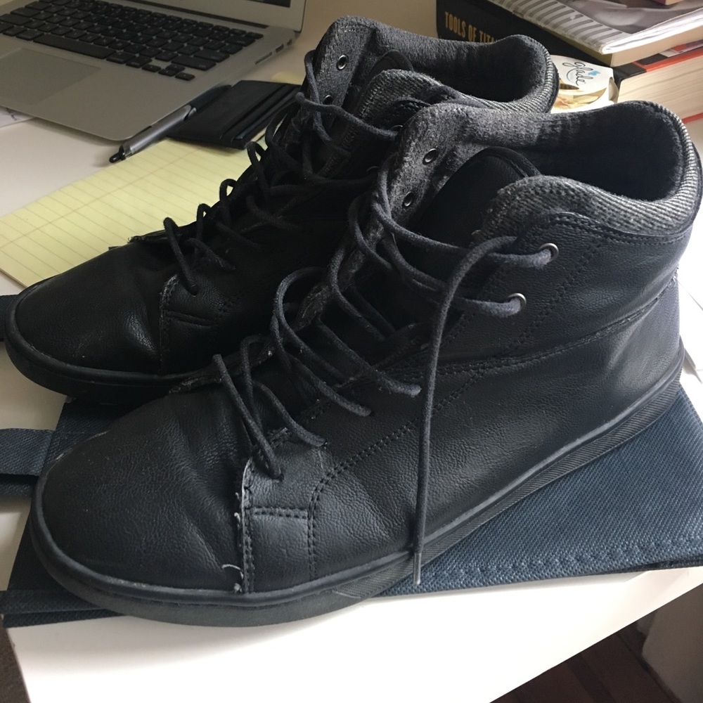 Aldo Leather shoes. Good condition. Will sell fast