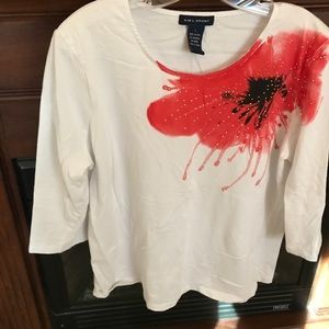 Ladies cotton 3/4 sleeve top.