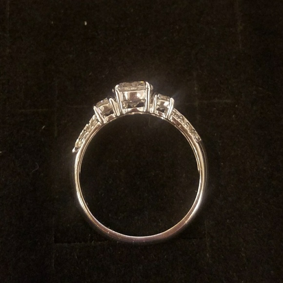 Ring - Picture 3 of 4