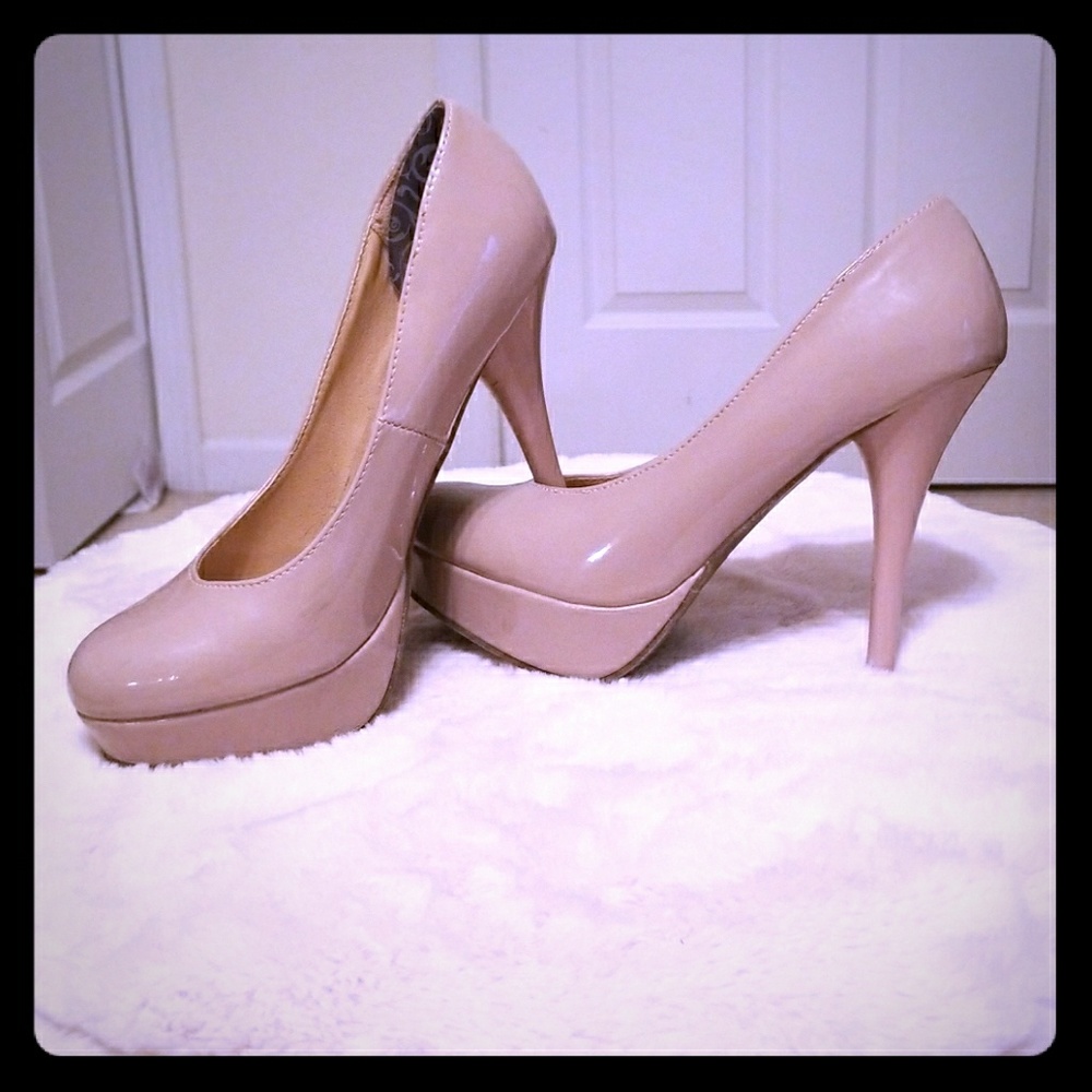 ✔ON HOLD for @shariacc ✔ Mossimo nude patent pumps