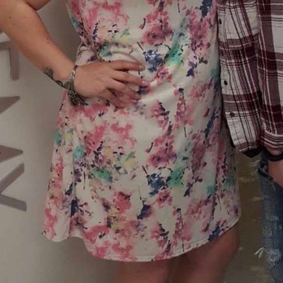 Short sleeve, casual, floral, lined dress! - Picture 3 of 3