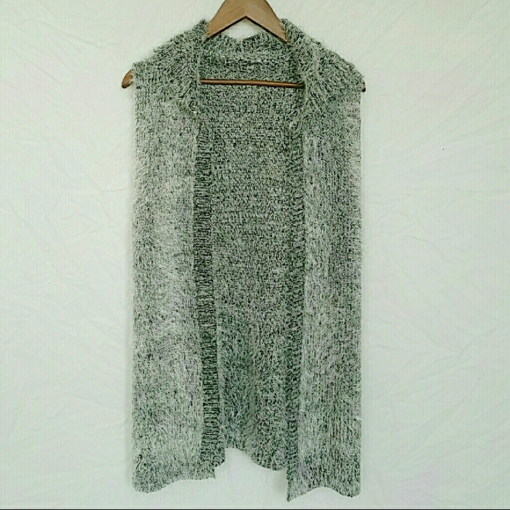 🌷 Last 1🌷Soft Fuzzy Cardigan Vest - Black/White - Picture 4 of 7
