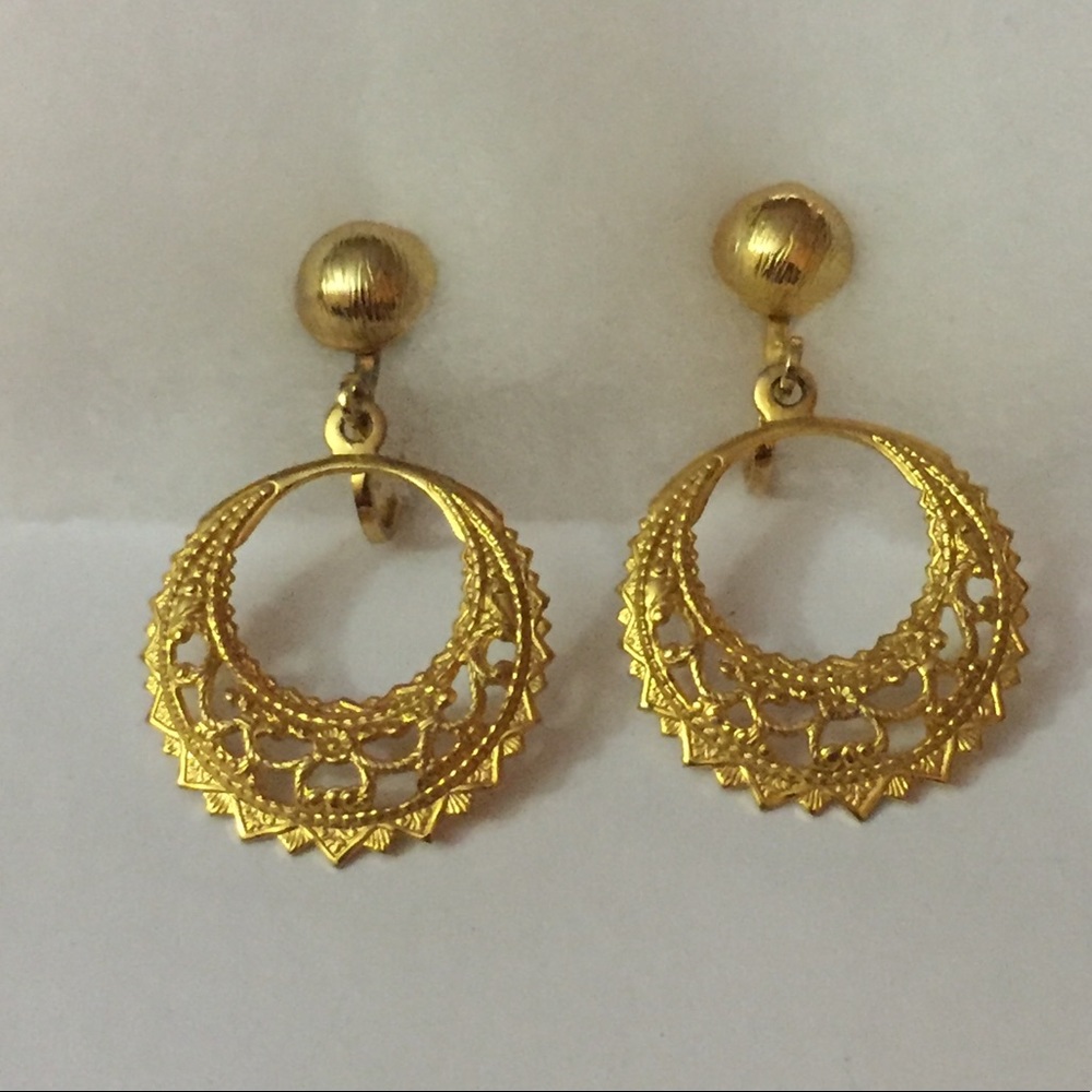 Vintage Clip on Earrings Jewelry Goldtone