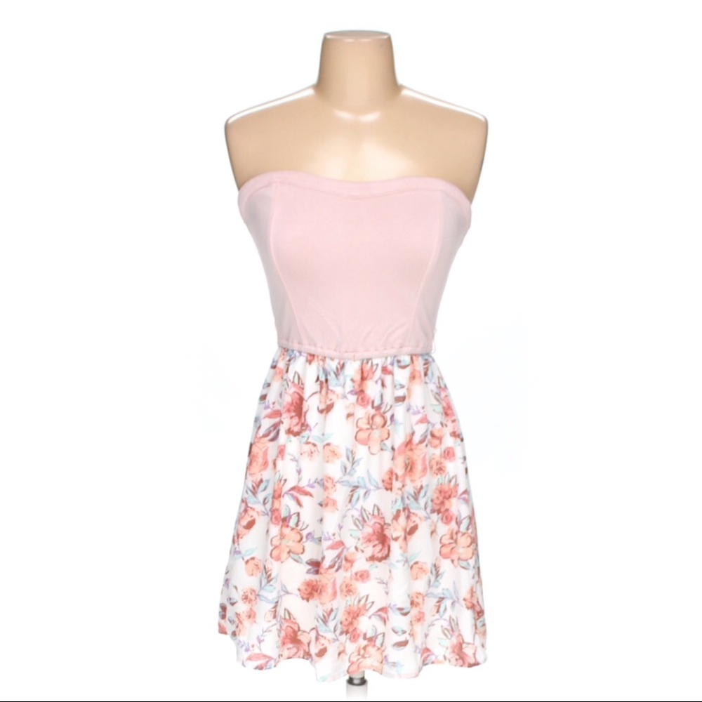 ❗SOLD❗Charlotte Russe Strapless Floral Dress