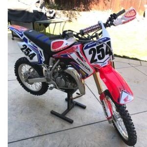 Meet your Posher, Hunter