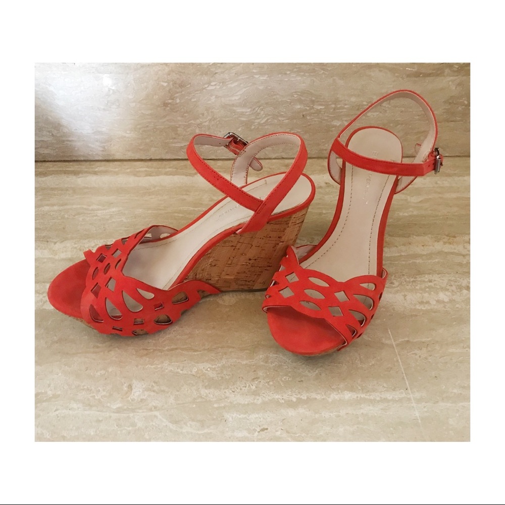 BCBG size 8 wedges