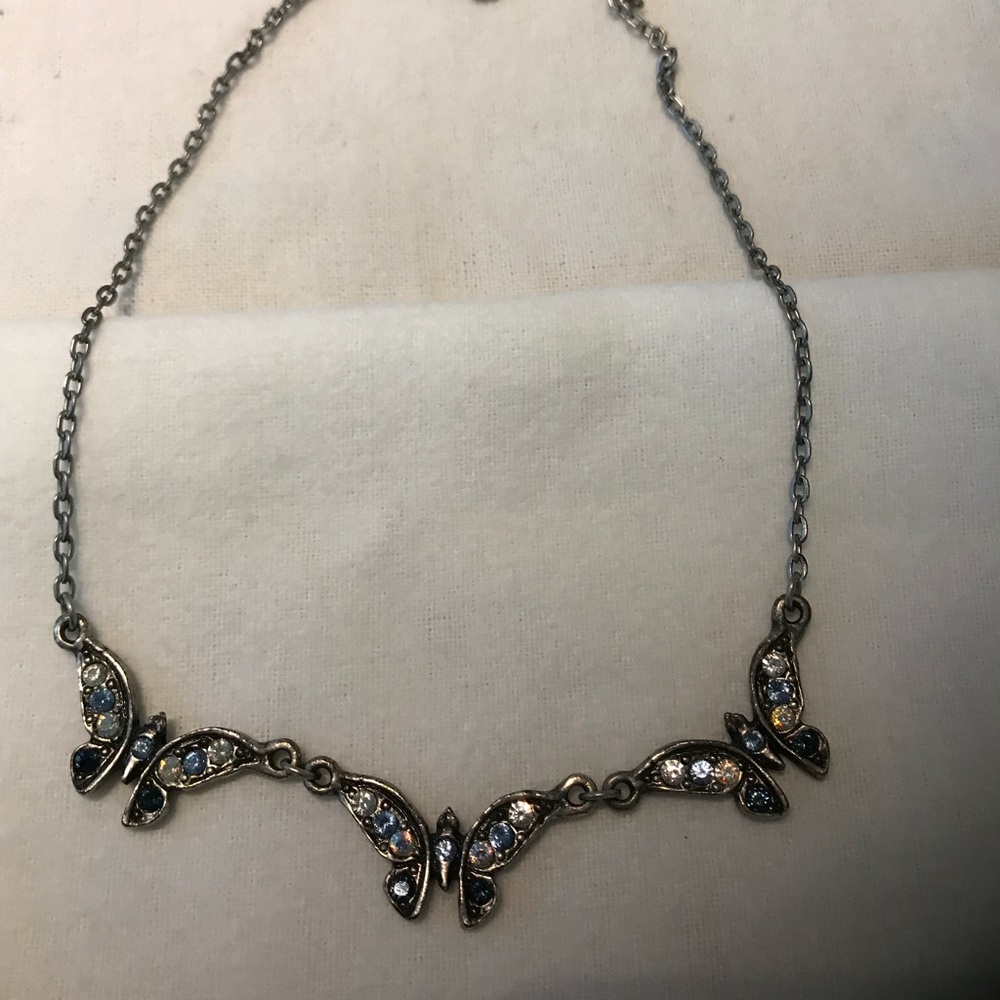 Butterfly choker