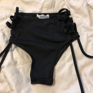 High rise side-tie booty shorts