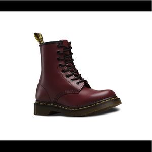 Dr. Martens Women’s SIZE 8/8.5 lace-up boots