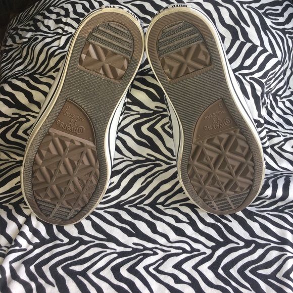 Cheetalicious Converse Love tops 🚨💋 - Picture 3 of 3