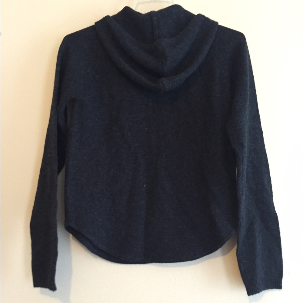 SOLD! DKNY Active hoodie- NEVER WORN!!🌟 - Picture 4 of 4